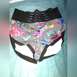 Women's High Waist Workout shorts in color Black and white Stripe Floral